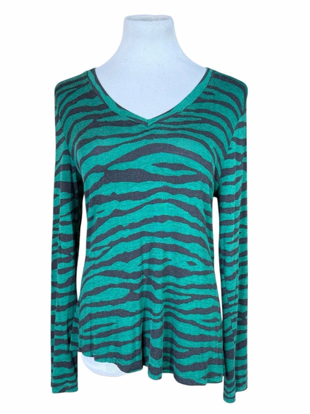 10/25🦋 K Jordan Emerald Green/Black Animal Print Long Sleeve V-Neck Tee - Medium